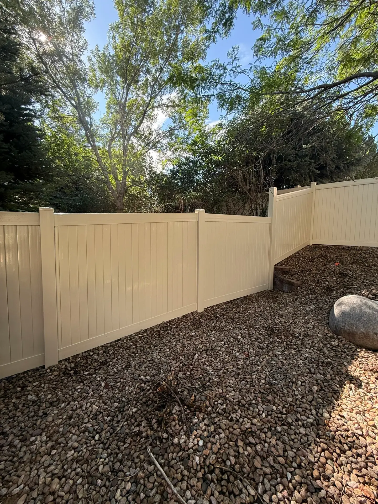 Vinyl privacy fence