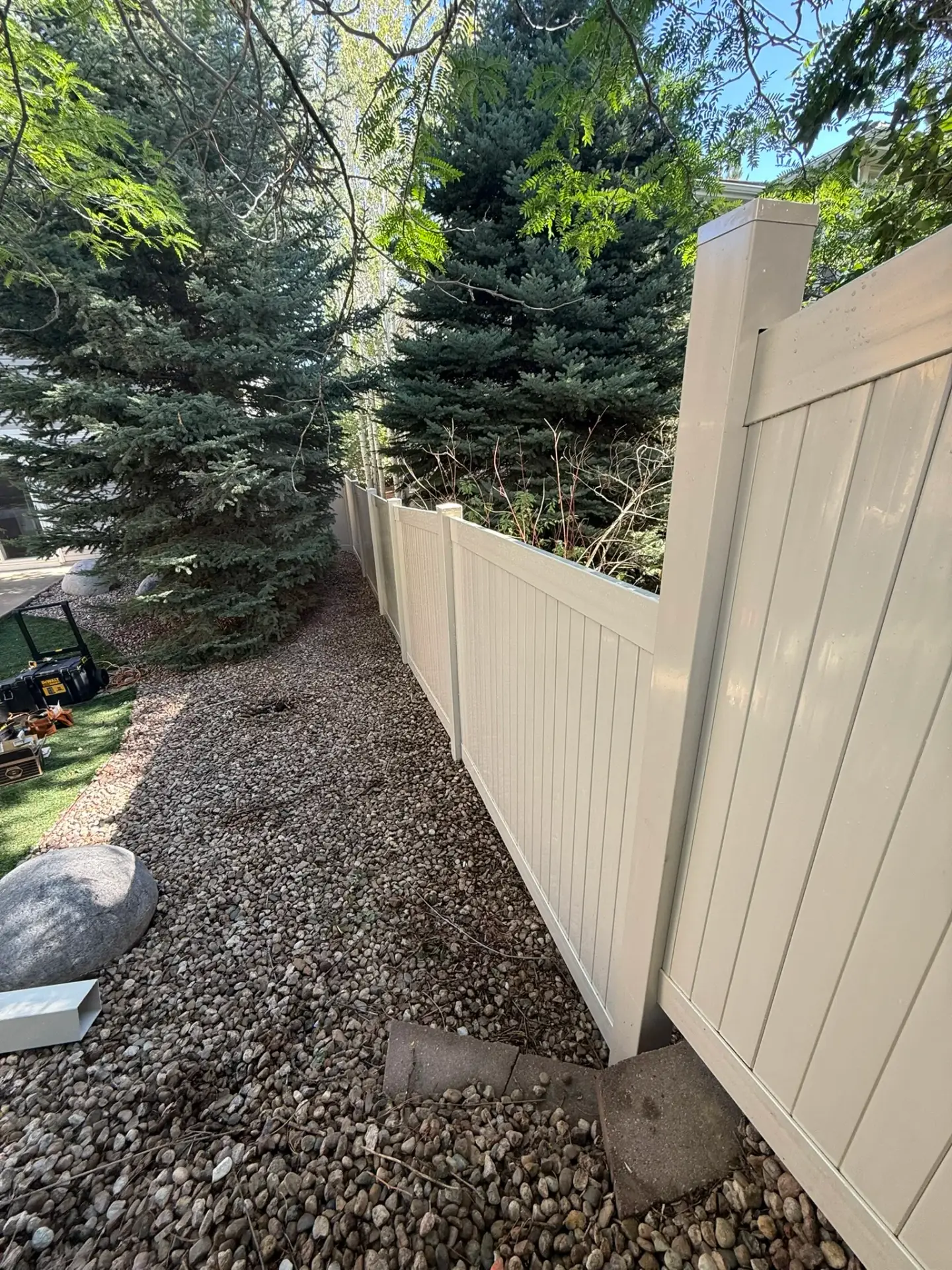 Vinyl privacy fence with lattice top
