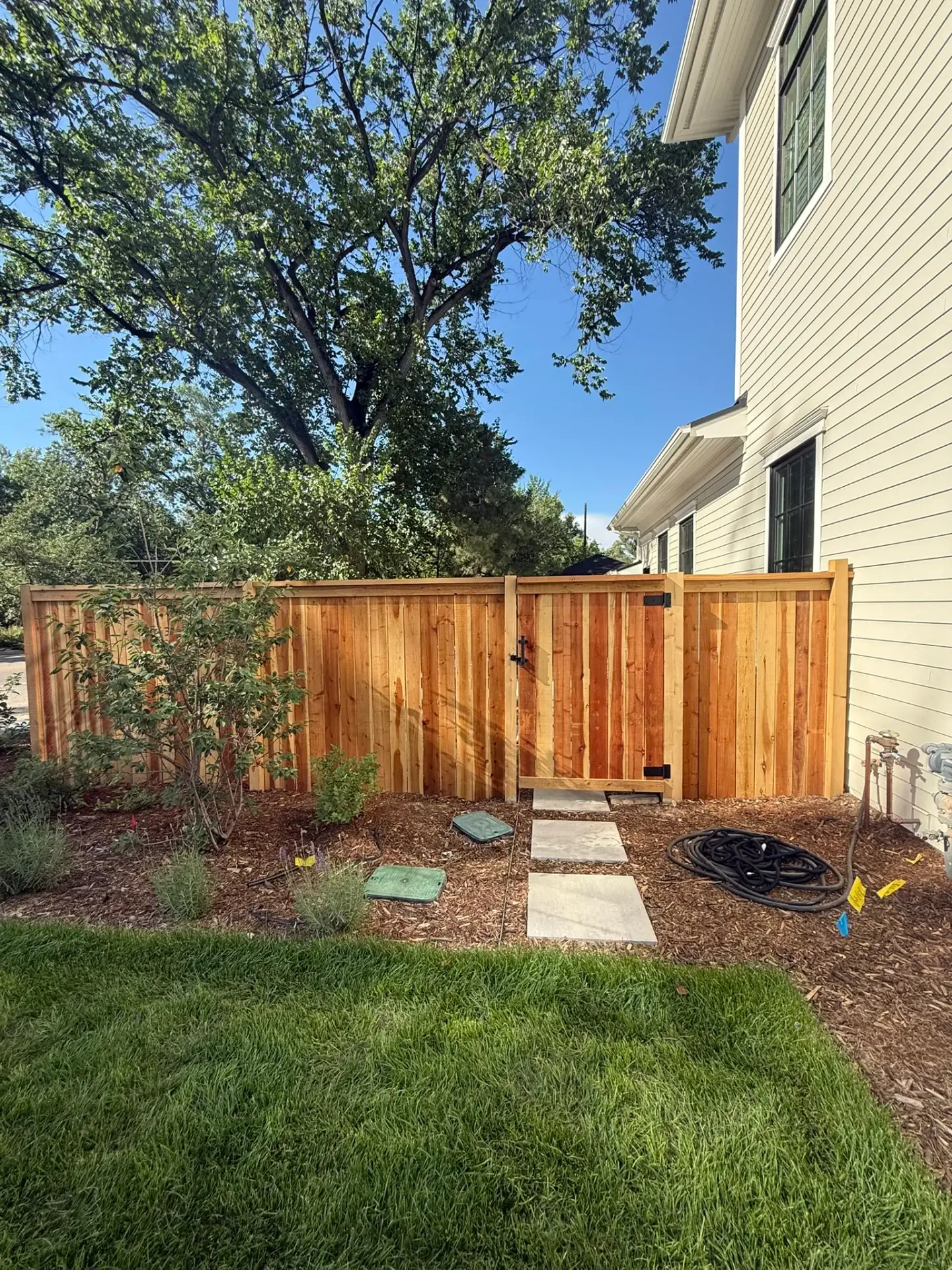 Cedar fence with gate installation